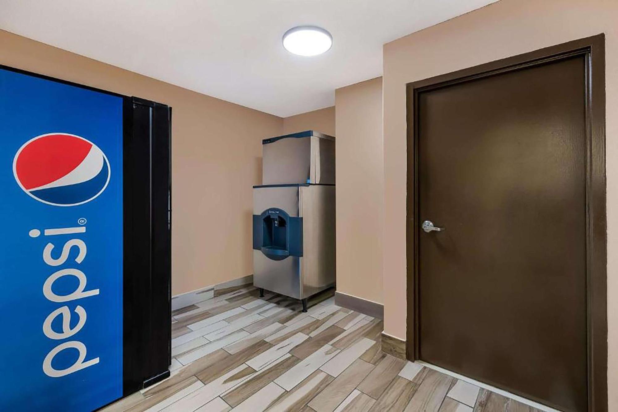 Baymont By Wyndham אליזבת סיטי מראה חיצוני תמונה